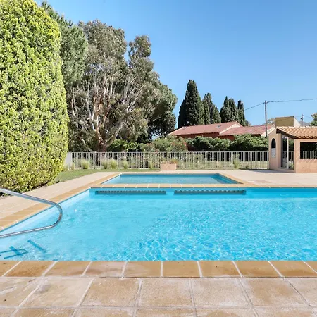 Magnificent Newly Renovated Close To & Swimming Pool Apartment