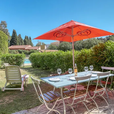 Magnificent Newly Renovated Close To & Swimming Pool Apartment *