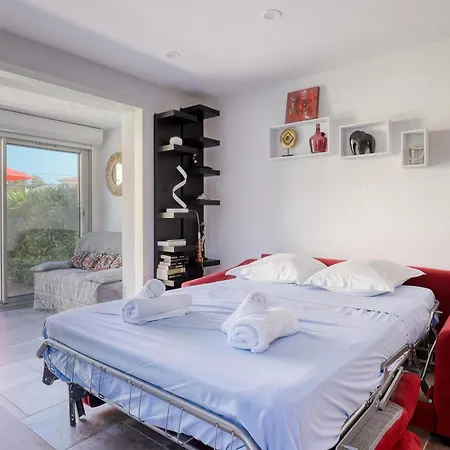 Magnificent Newly Renovated Close To & Swimming Pool * Le Lavandou